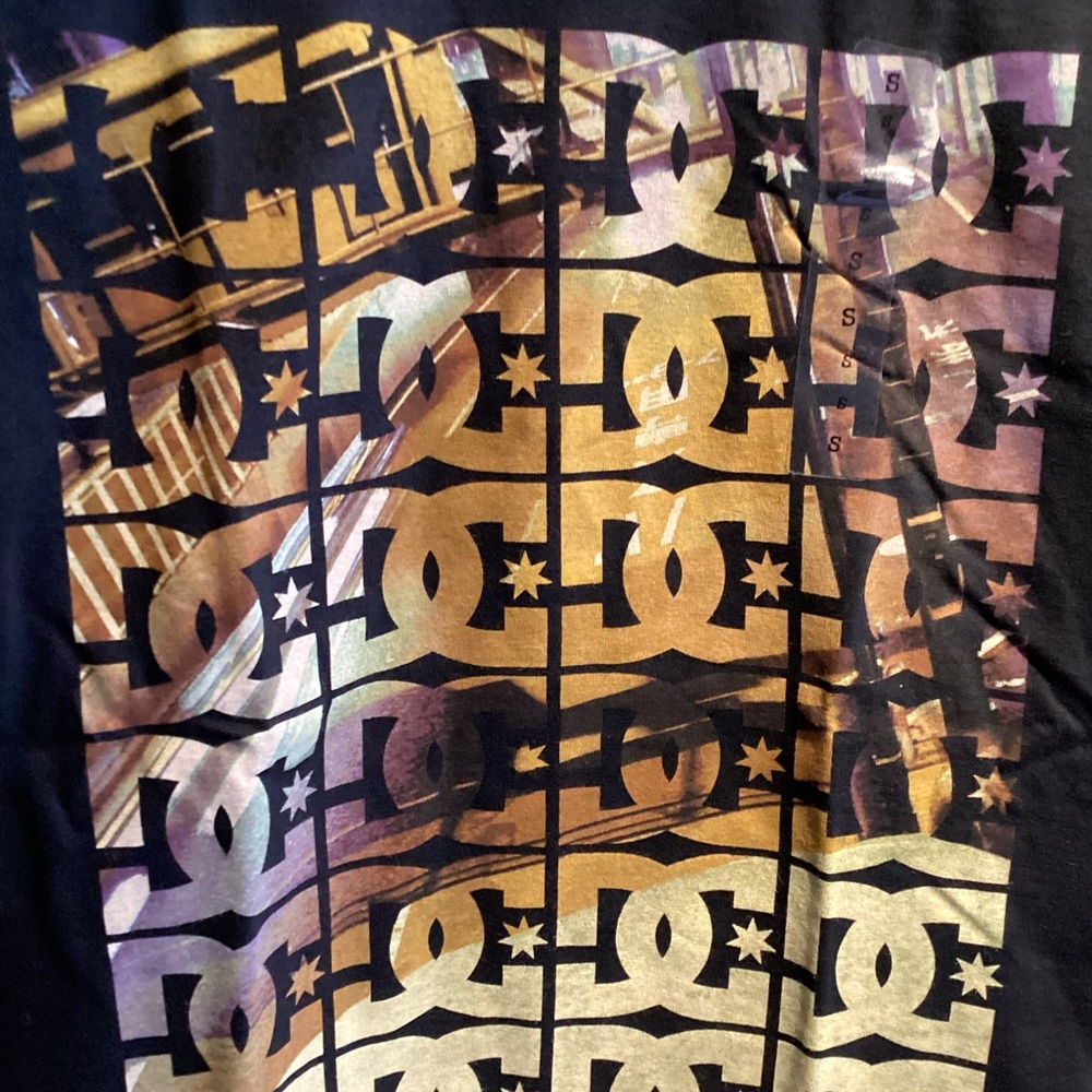 DC Skateboarding Hiro T Graphic Logo T-Shirt Men's Size Small - Picture 2 of 4
